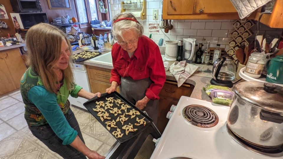 Making-pinwheel-tarts-with-Aiti